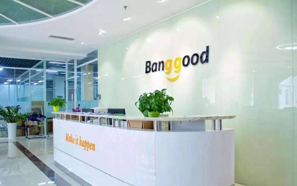 Platform e-commerce lintas batas Banggood gudang global dan logistik