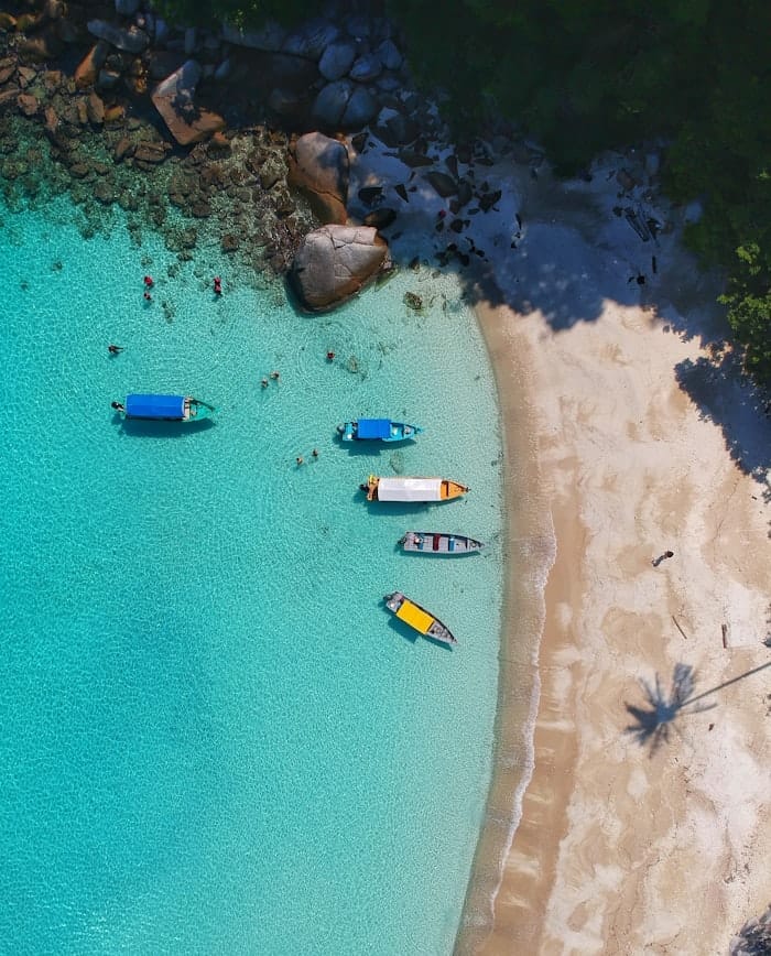 Kapal pesiar Royal Caribbean di laut